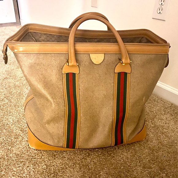 Gucci Travel bag great for carry on items at the airport as well! - Picture 2 of 2